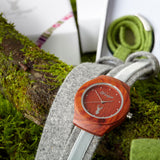 Waidzeit Holzuhr Armbanduhr Uhr Geschenk Damenuhr Pfau rotes Sandelholz Lodenarmband Schladming Geschenk Damengeschenk Armbanduhr Uhr nachhaltig Loden