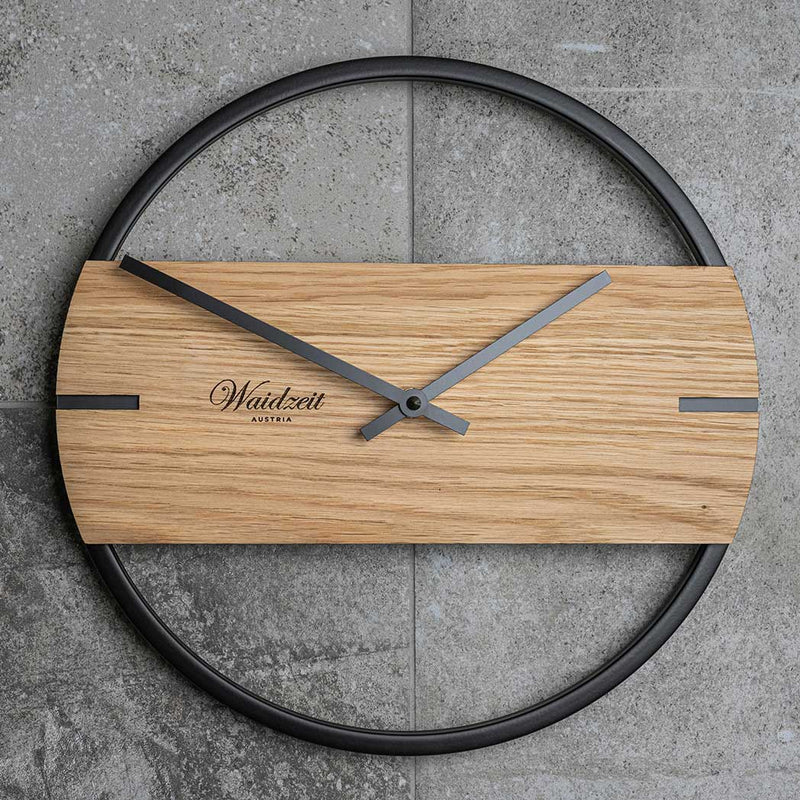 Wanduhr Novum Eiche