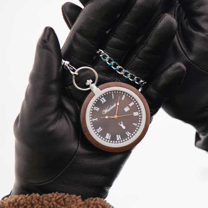 Waidzeit Taschenuhr Walnuss Antik Austrian Design heimisches Holz Geschenksidee Geschenk ShopinAustria nachhaltig Holzuhr Männerstyle Männeruhr Männergeschenk