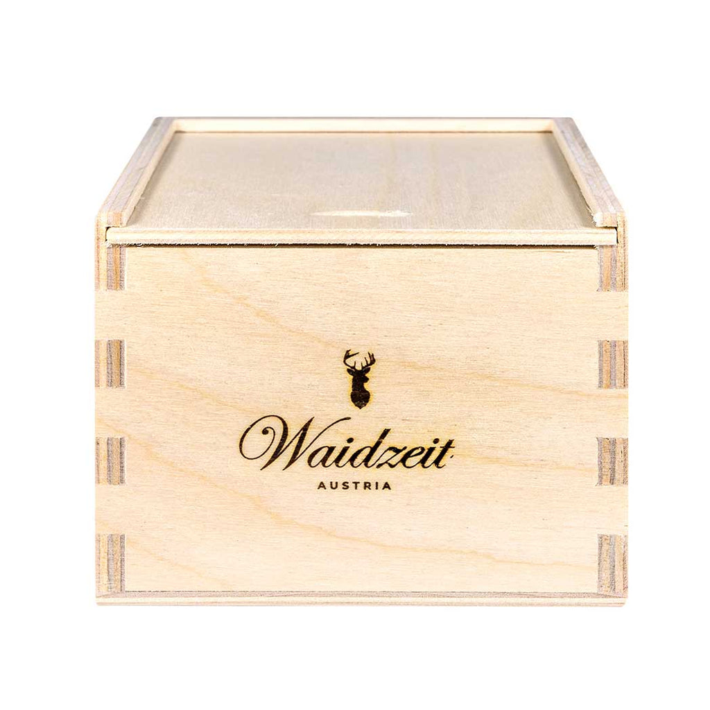 Waidzeit Holzuhr Holzarmband Mooreiche Damenuhr Armbanduhr Geschenk schwarzes Ziffernblatt nachhaltig naturbelassen Austrian Design Geschenksidee nachhaltig ShopinAustria kauflokal regionales Produkt plastikfreie Verpackung