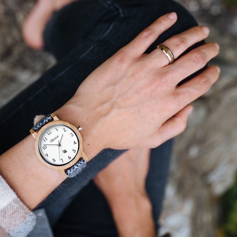 Barrique Alpin Damenuhr mit royalblauem Tweedband