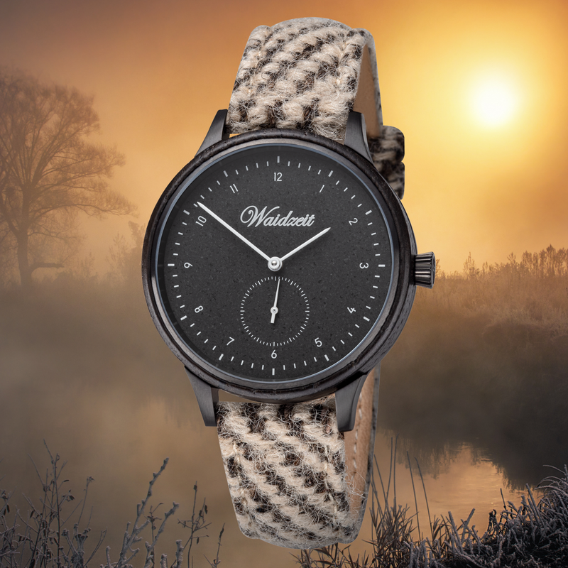 Mystic White Uhr mit Scottish beige striped Tweedband