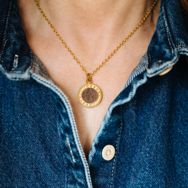 Essenza Kette Goldfarben Walnuss