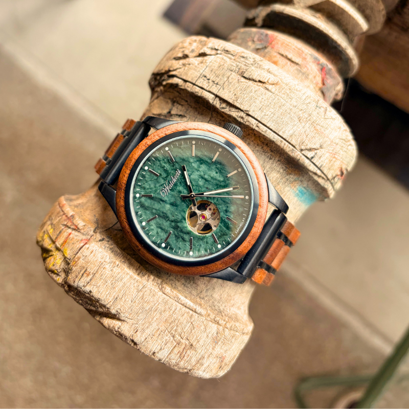 Waldlicht Automatik Herrenuhr mit Holzband