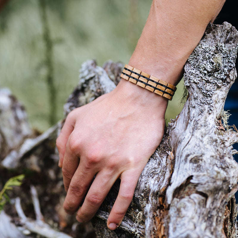 Waidzeit Holzschmuck Armband Holzarmband Männerschmuck Geschenk Männerarmband Whiskyfass Eichenfass upcycling nachhaltig Schenken ShopinAustria