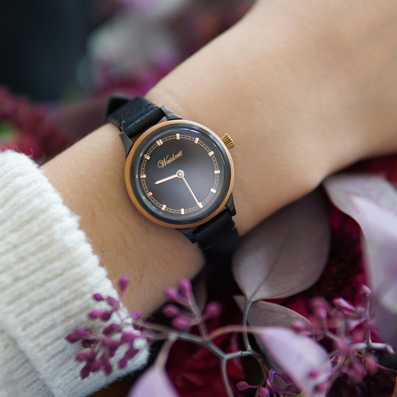 Cherry Black Petite Damenuhr mit Lederband