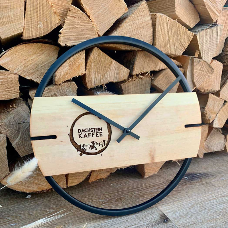 Individuelle Gravur - Wanduhr