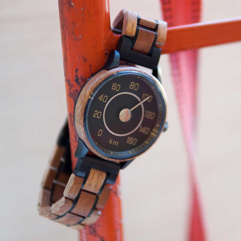 Oldtimer Uhr mit Holzband