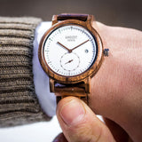Herrenuhr Maximilian Waidzeit Natur Tradition Holzuhr Holzarmband Walnuss Geschenk Männeruhr Herrenuhr Armbanduhr