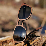 Waidzeit Holzbrille Walnuss Geschenk Austrian Design Sonnenbrille Brille Shop in Austria heimisches Holz Naturverbunden