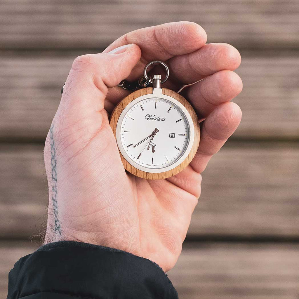 Taschenuhr Eiche – Waidzeit Austria - Main Image