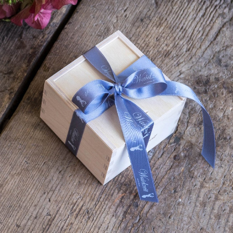 Waidzeit Geschenkgutschein Gutschein Geschenksidee holzuhr Holzbrille Sonnenbrille Uhr Armbanduhr nachhaltig recycled Barrique Whiskyliebhaber